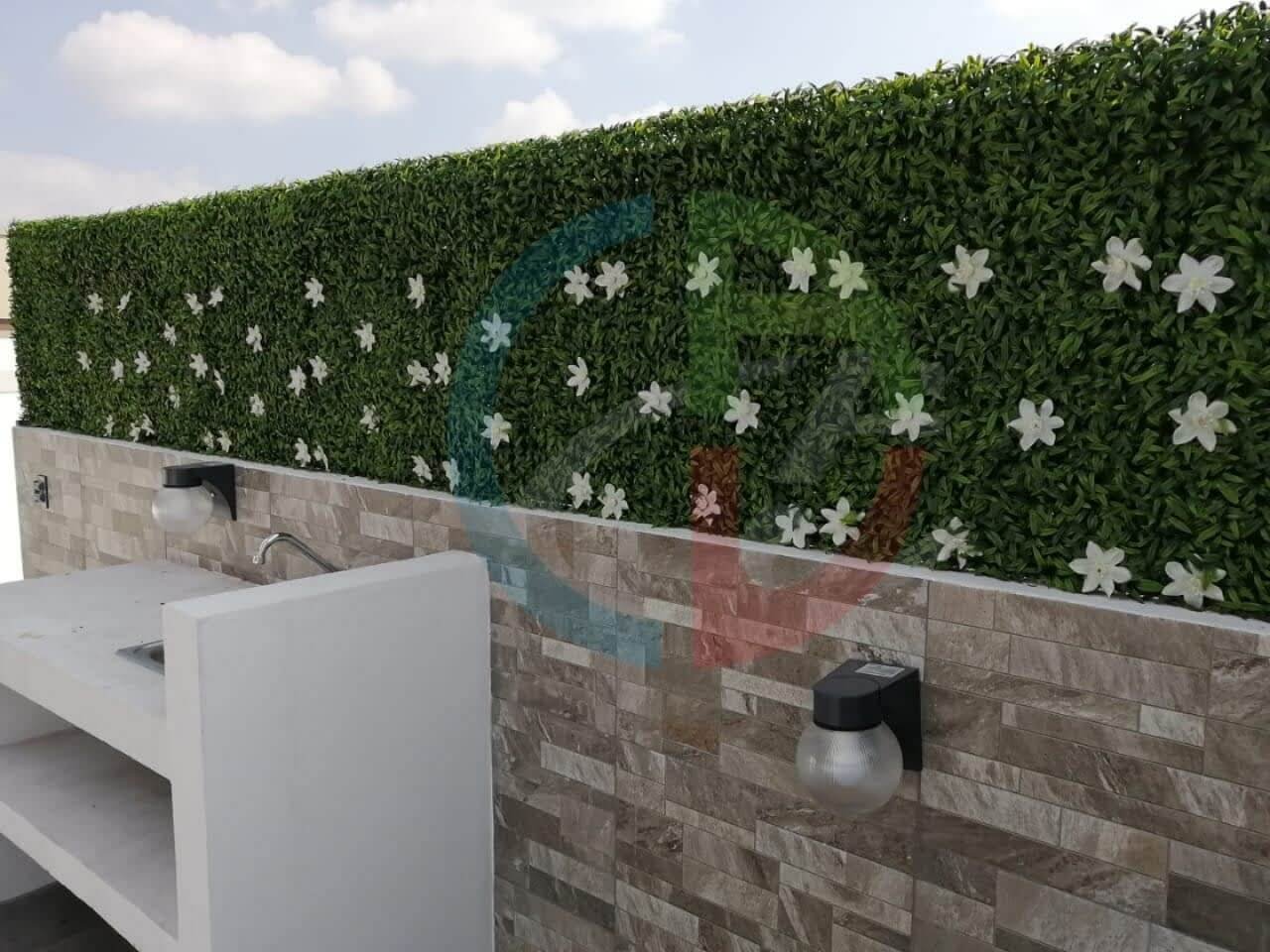 Instalación de follaje decorativo